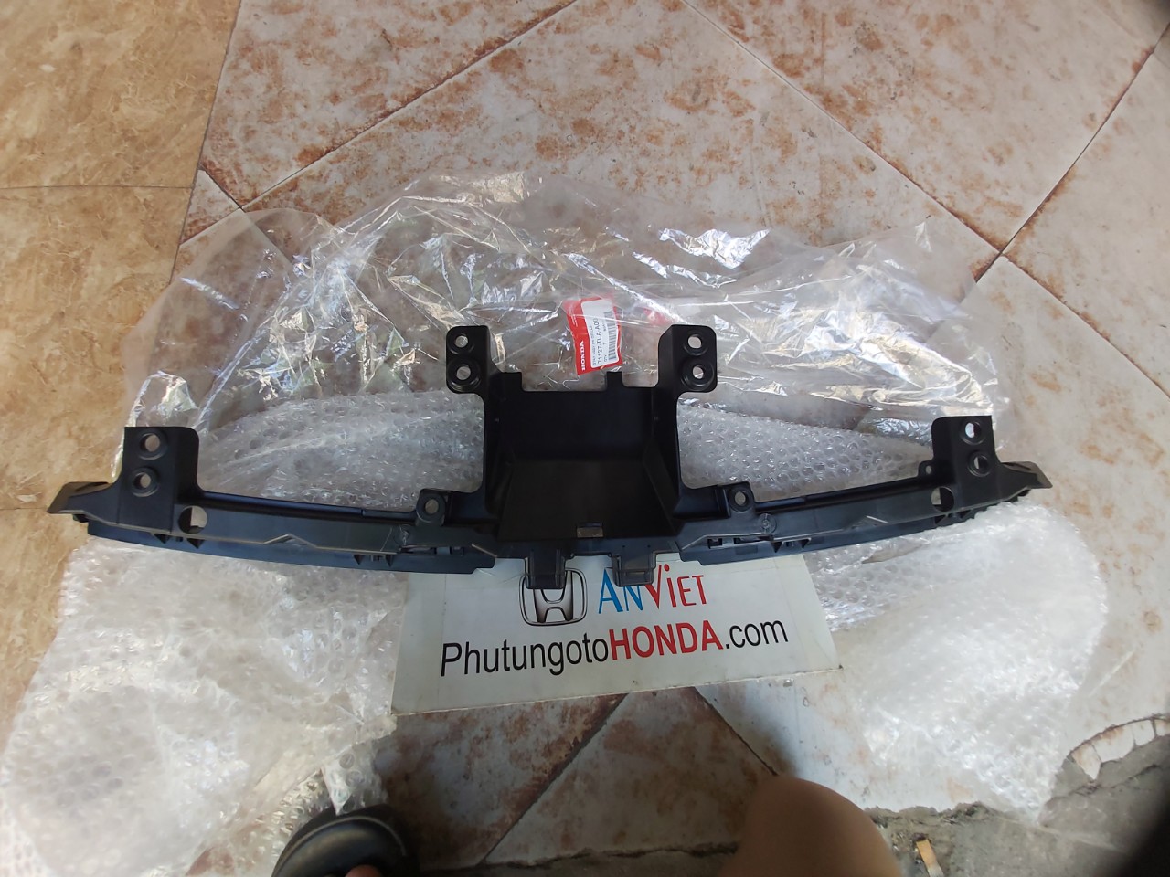 Đế đỡ mặt ca lăng xe Honda CRV